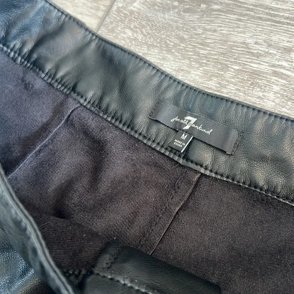 7 for All Mankind Black Faux Leather Cargo Pants size medium - Picture 7 of 10